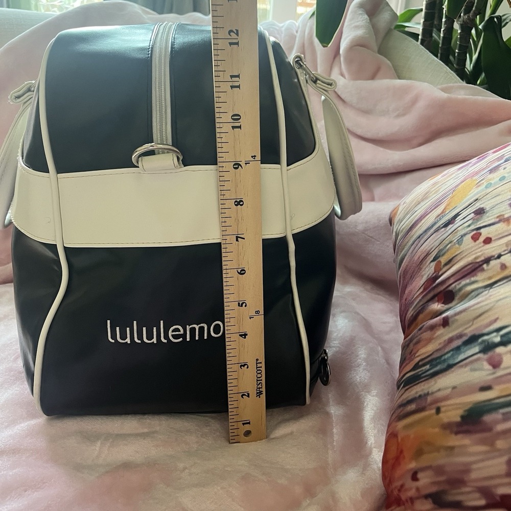 Lululemon Vintage Gym Weekend Bag Bowler Style Black White Floral Lining *Rare - Picture 9 of 16